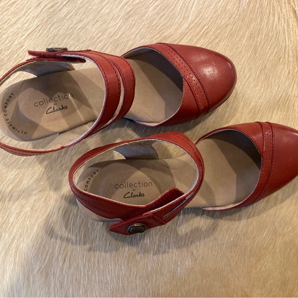 6W Clarks Valarie Rally Red LEATHER Sandals Wedge - Picture 2 of 3
